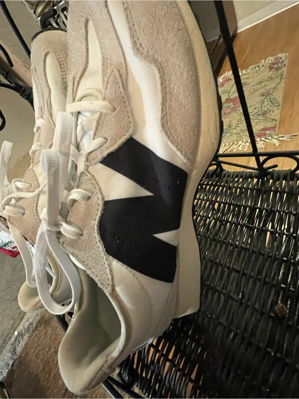 Women’s NB Casual Lace-Up Sneaker in Crème and Black. Size 7